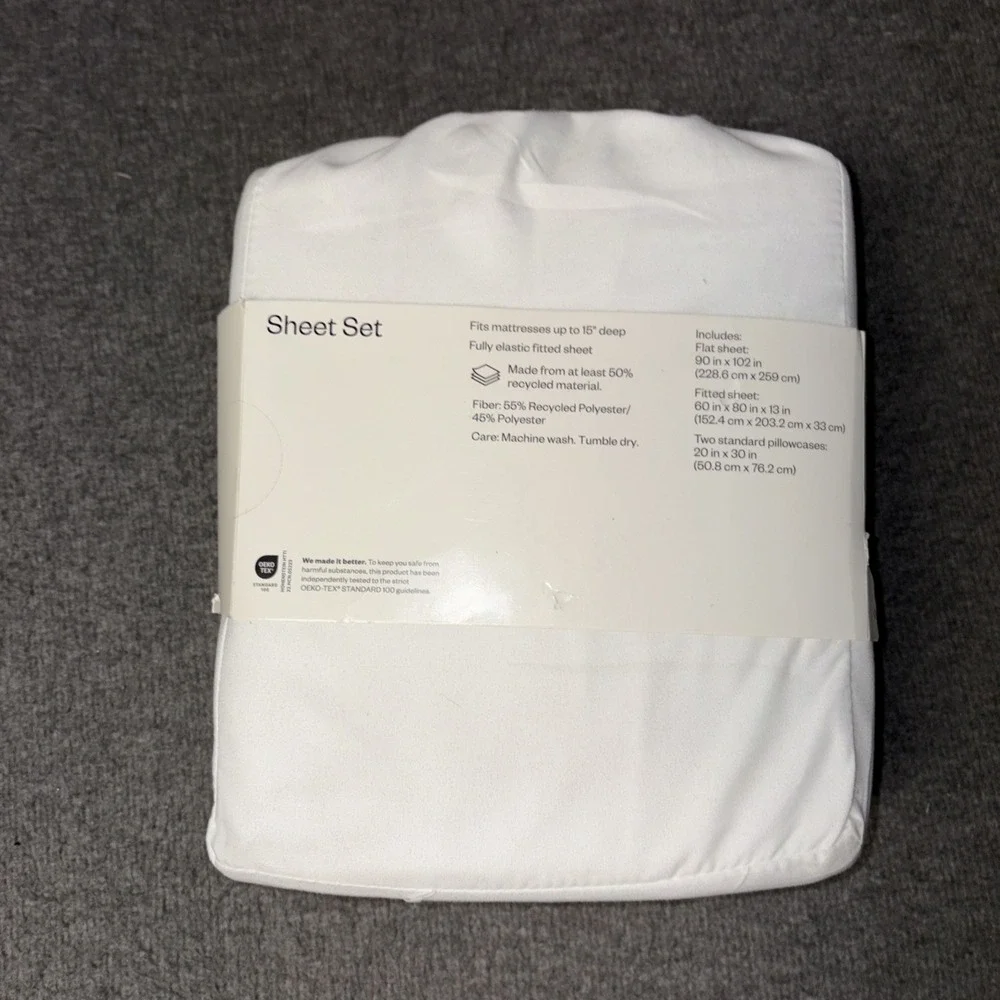 Room Essentials White Microfiber 4 pc Sheet Set Wrinkle Resistant - Queen